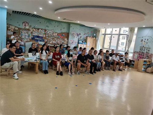 开家长会家长镜头.jpg